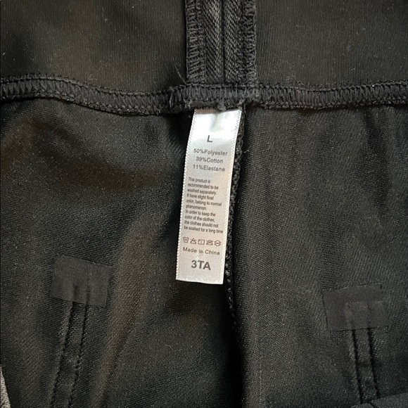 Halara Black Cargo Jean Pants - Picture 4 of 5